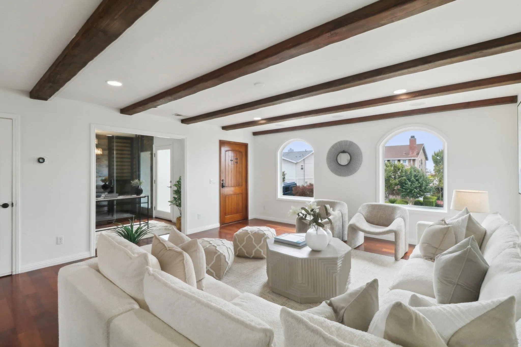 La Jolla, California 92037, United States, 4 Bedrooms Bedrooms, ,3 BathroomsBathrooms,Residential,Pending,99577