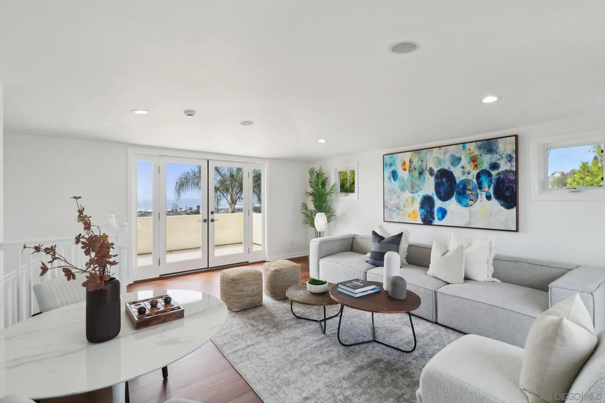 La Jolla, California 92037, United States, 4 Bedrooms Bedrooms, ,3 BathroomsBathrooms,Residential,Pending,99577