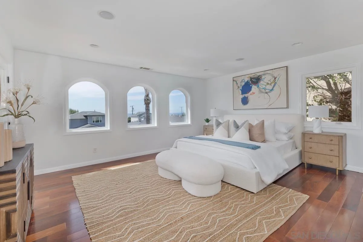 La Jolla, California 92037, United States, 4 Bedrooms Bedrooms, ,3 BathroomsBathrooms,Residential,Pending,99577