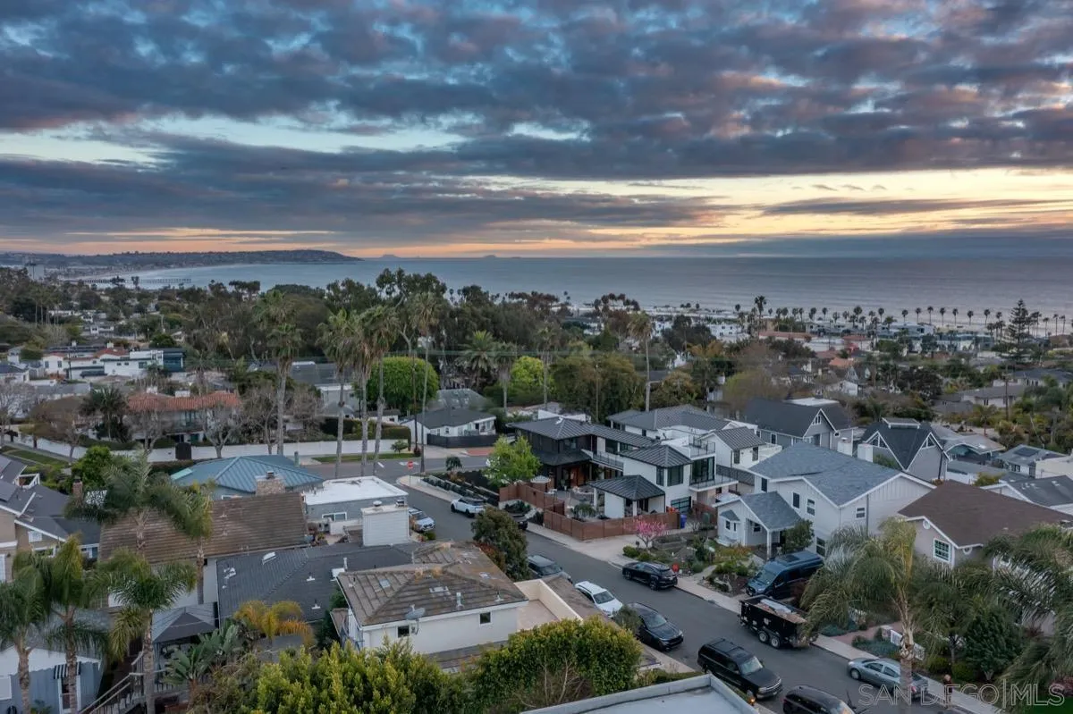 La Jolla, California 92037, United States, 4 Bedrooms Bedrooms, ,3 BathroomsBathrooms,Residential,Pending,99577