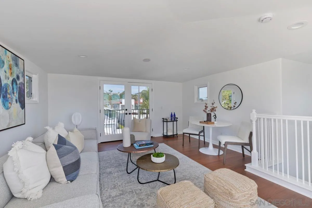 La Jolla, California 92037, United States, 4 Bedrooms Bedrooms, ,3 BathroomsBathrooms,Residential,Pending,99577