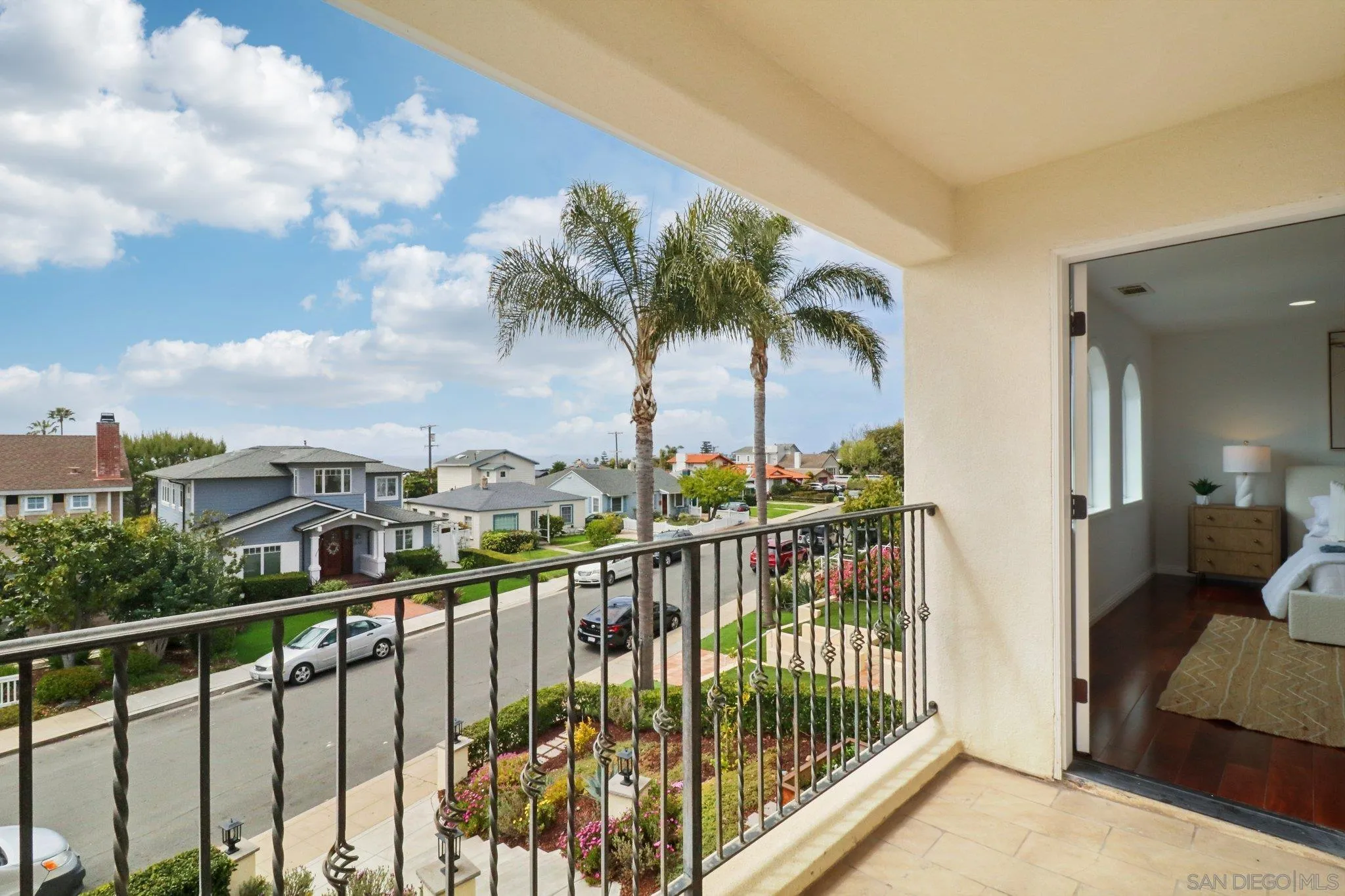 La Jolla, California 92037, United States, 4 Bedrooms Bedrooms, ,3 BathroomsBathrooms,Residential,Pending,99577