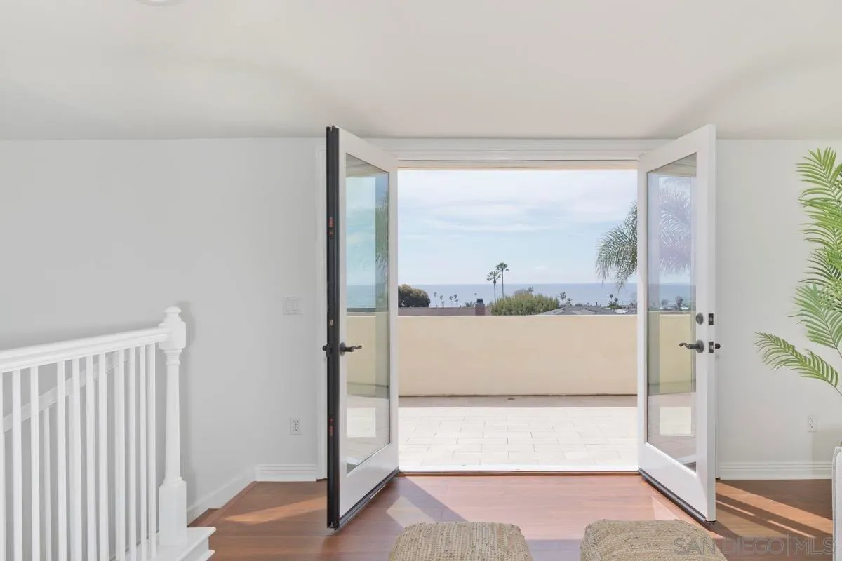 La Jolla, California 92037, United States, 4 Bedrooms Bedrooms, ,3 BathroomsBathrooms,Residential,Pending,99577