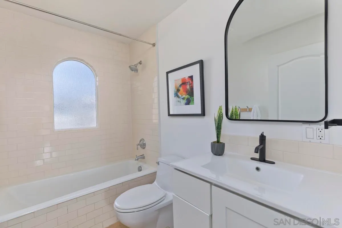 La Jolla, California 92037, United States, 4 Bedrooms Bedrooms, ,3 BathroomsBathrooms,Residential,Pending,99577