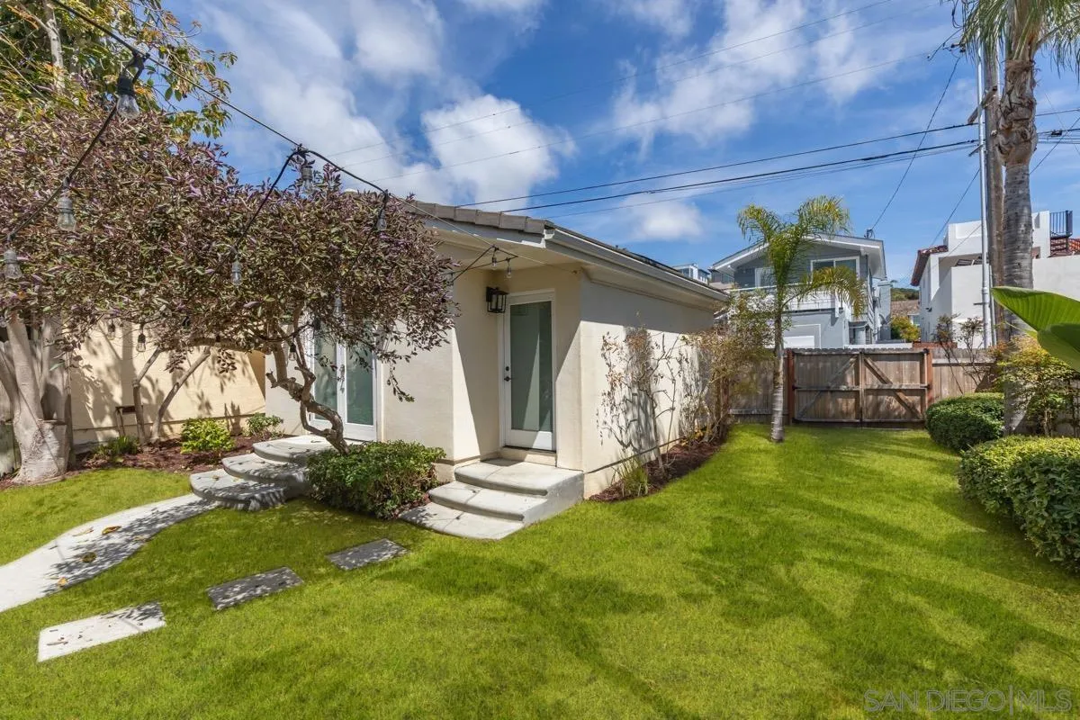 La Jolla, California 92037, United States, 4 Bedrooms Bedrooms, ,3 BathroomsBathrooms,Residential,Pending,99577