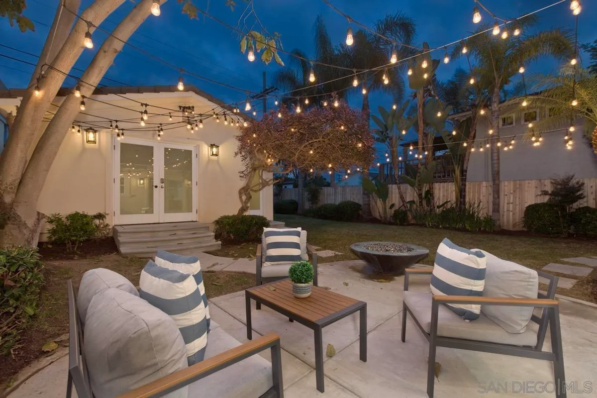 La Jolla, California 92037, United States, 4 Bedrooms Bedrooms, ,3 BathroomsBathrooms,Residential,Pending,99577