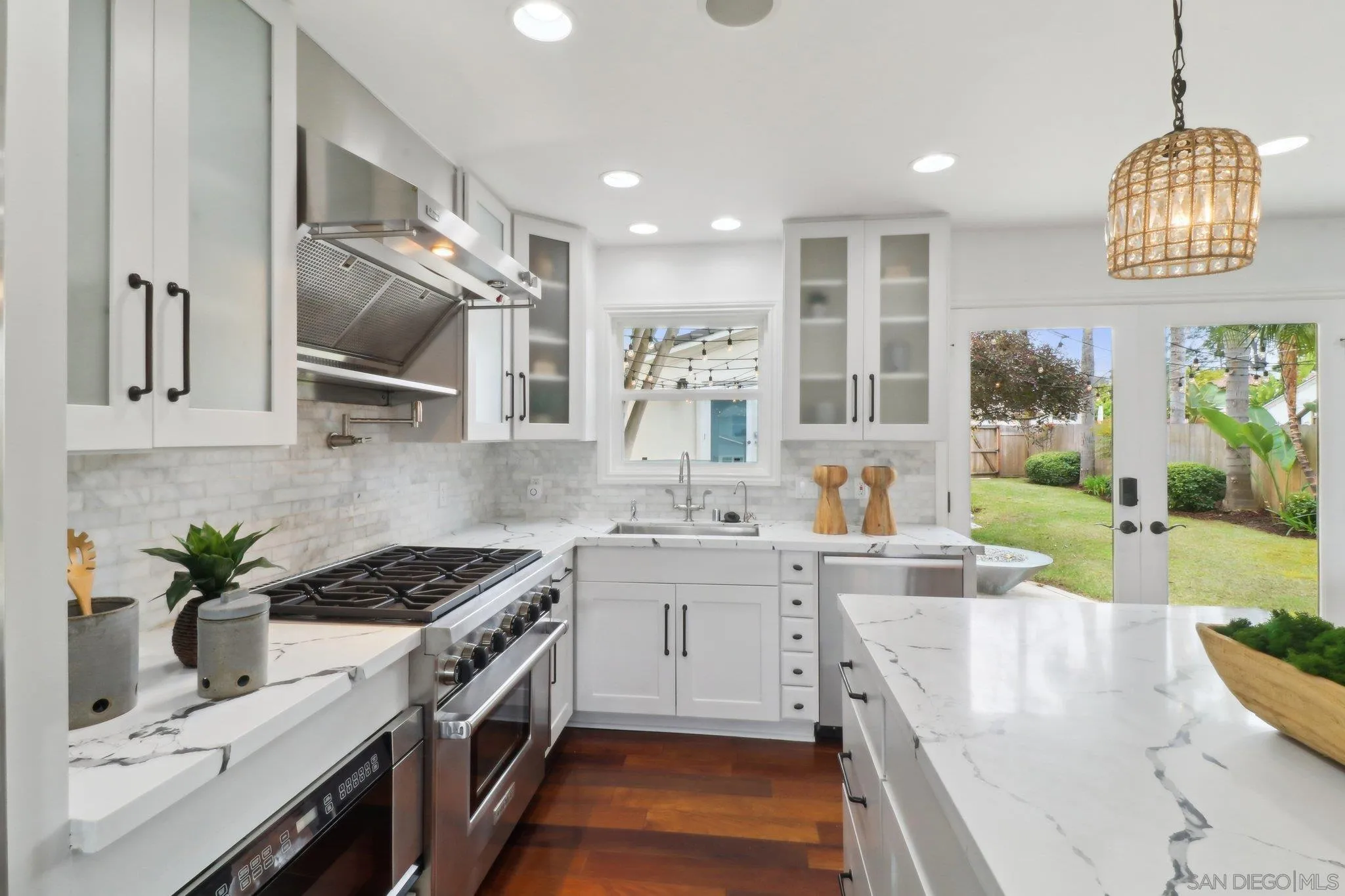 La Jolla, California 92037, United States, 4 Bedrooms Bedrooms, ,3 BathroomsBathrooms,Residential,Pending,99577