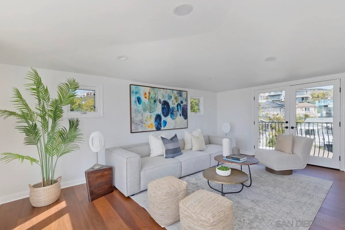 La Jolla, California 92037, United States, 4 Bedrooms Bedrooms, ,3 BathroomsBathrooms,Residential,Pending,99577