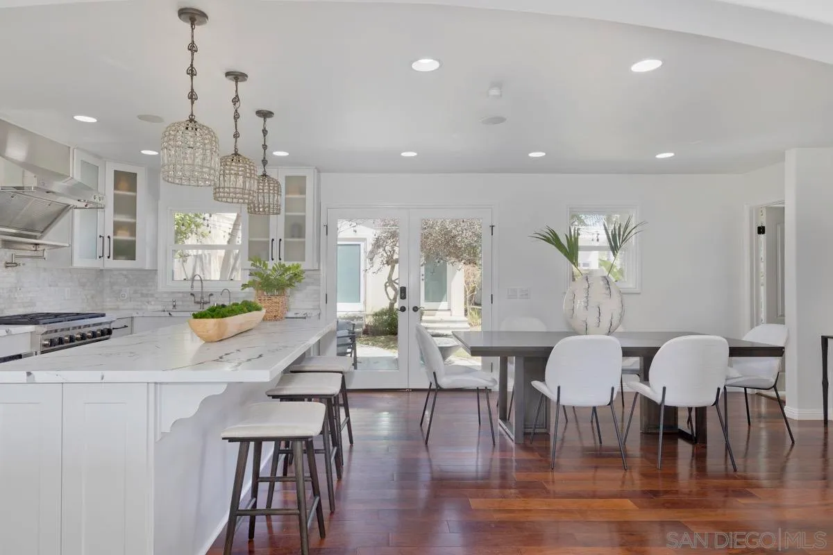 La Jolla, California 92037, United States, 4 Bedrooms Bedrooms, ,3 BathroomsBathrooms,Residential,Pending,99577