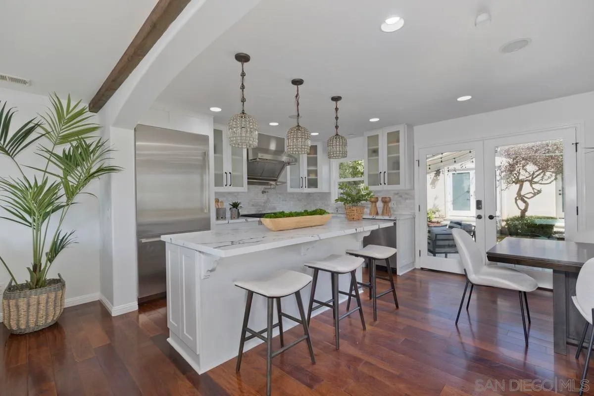 La Jolla, California 92037, United States, 4 Bedrooms Bedrooms, ,3 BathroomsBathrooms,Residential,Pending,99577