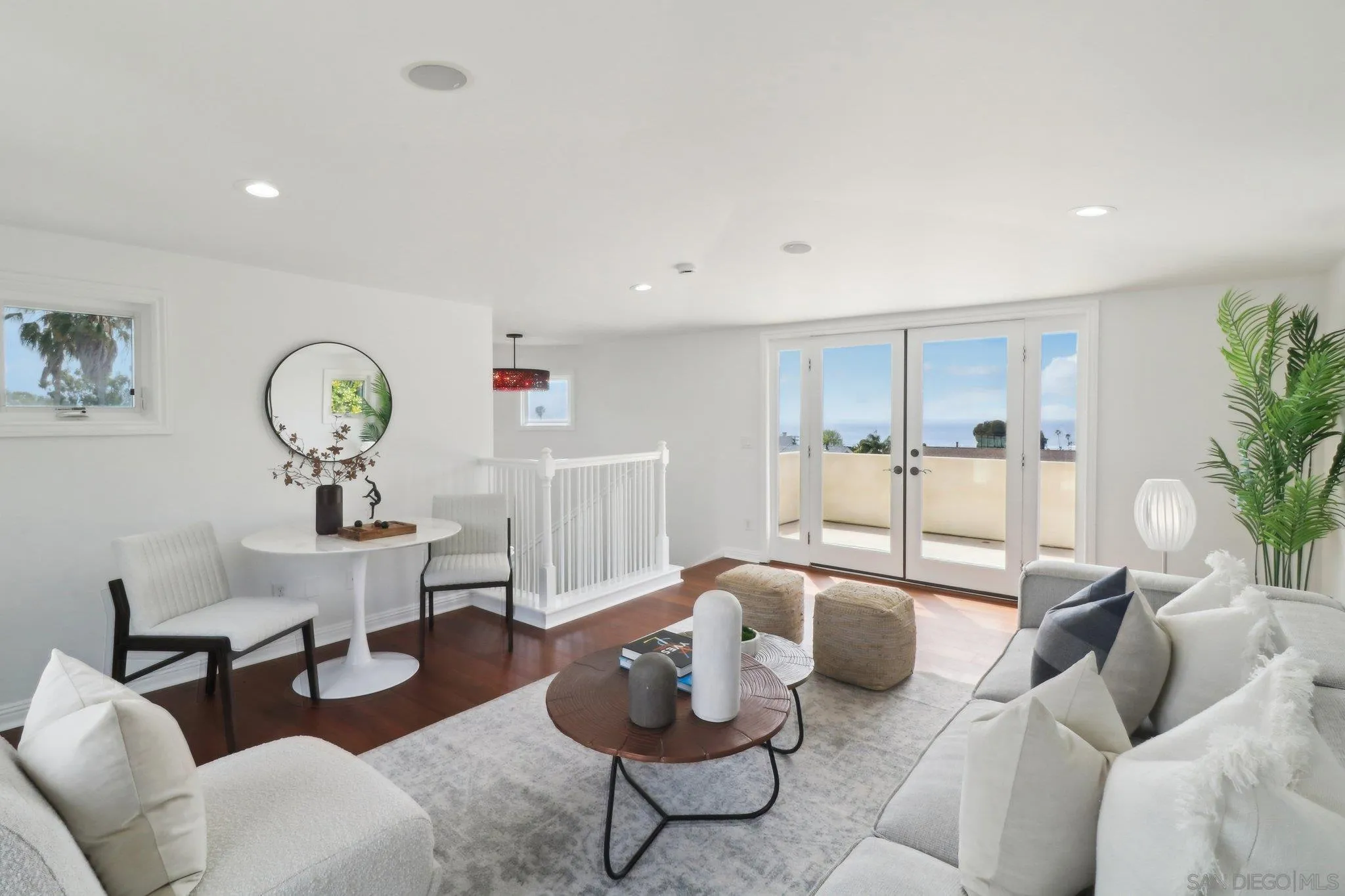 La Jolla, California 92037, United States, 4 Bedrooms Bedrooms, ,3 BathroomsBathrooms,Residential,Pending,99577