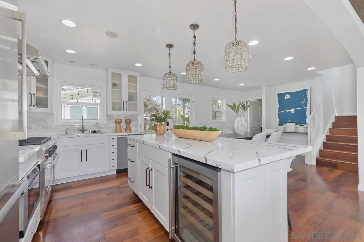 La Jolla, California 92037, United States, 4 Bedrooms Bedrooms, ,3 BathroomsBathrooms,Residential,Pending,99577