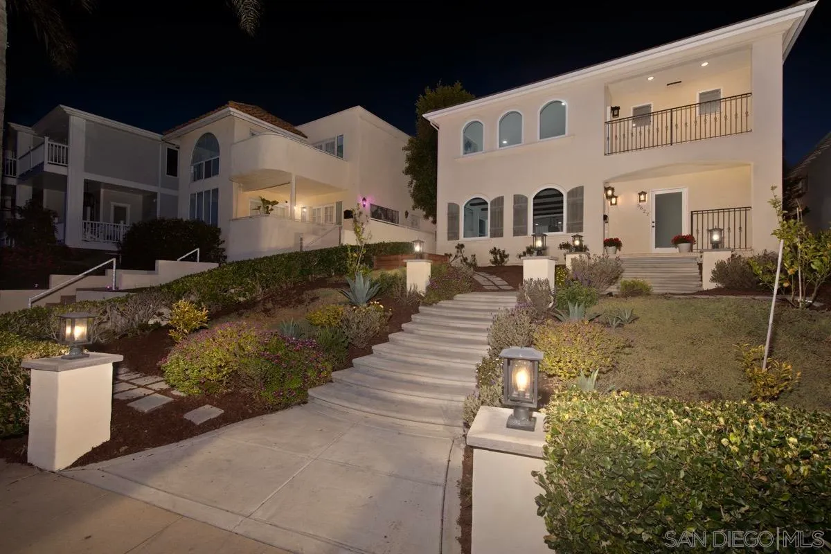 La Jolla, California 92037, United States, 4 Bedrooms Bedrooms, ,3 BathroomsBathrooms,Residential,Pending,99577