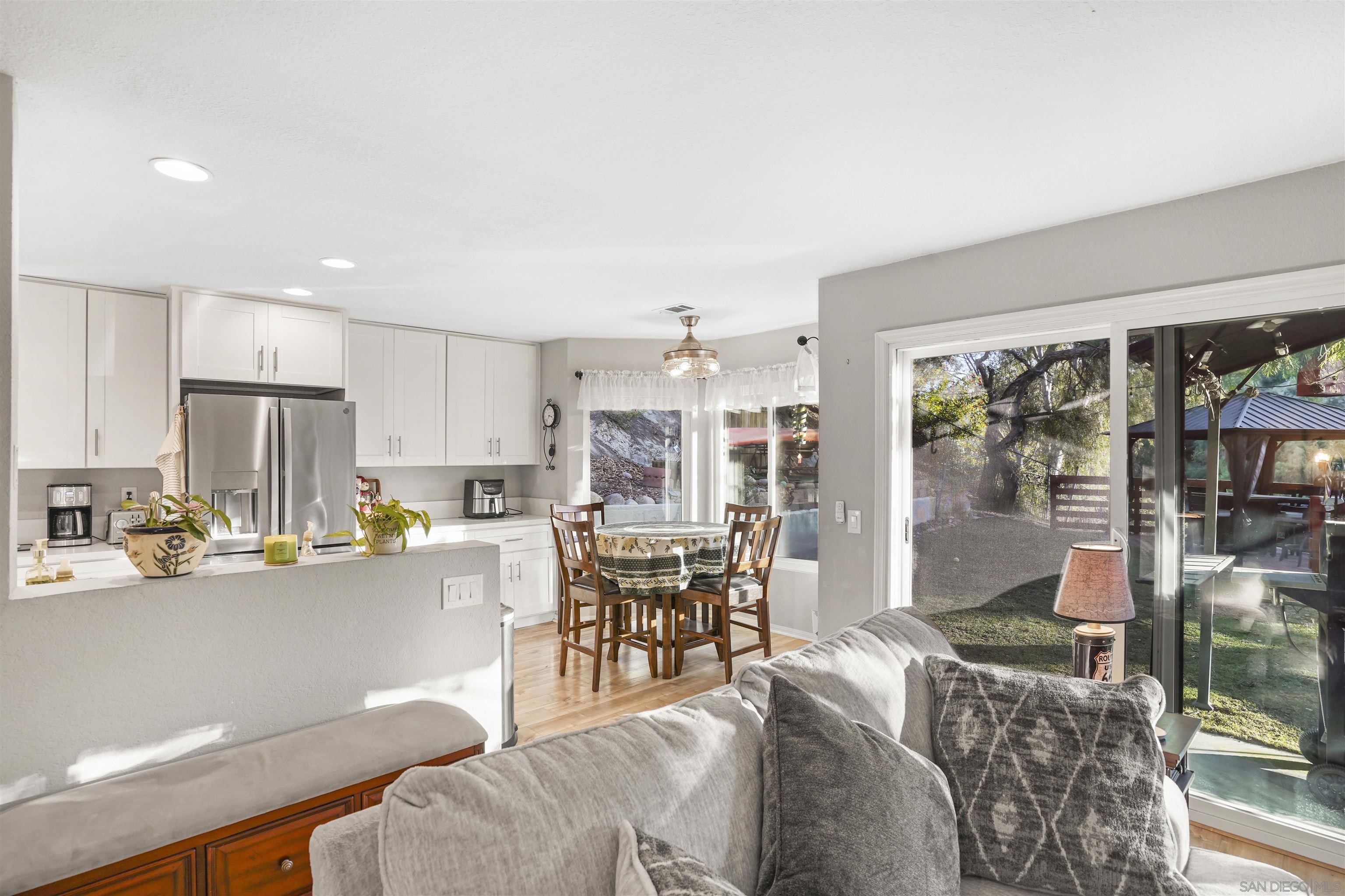 2277 Dunstan St