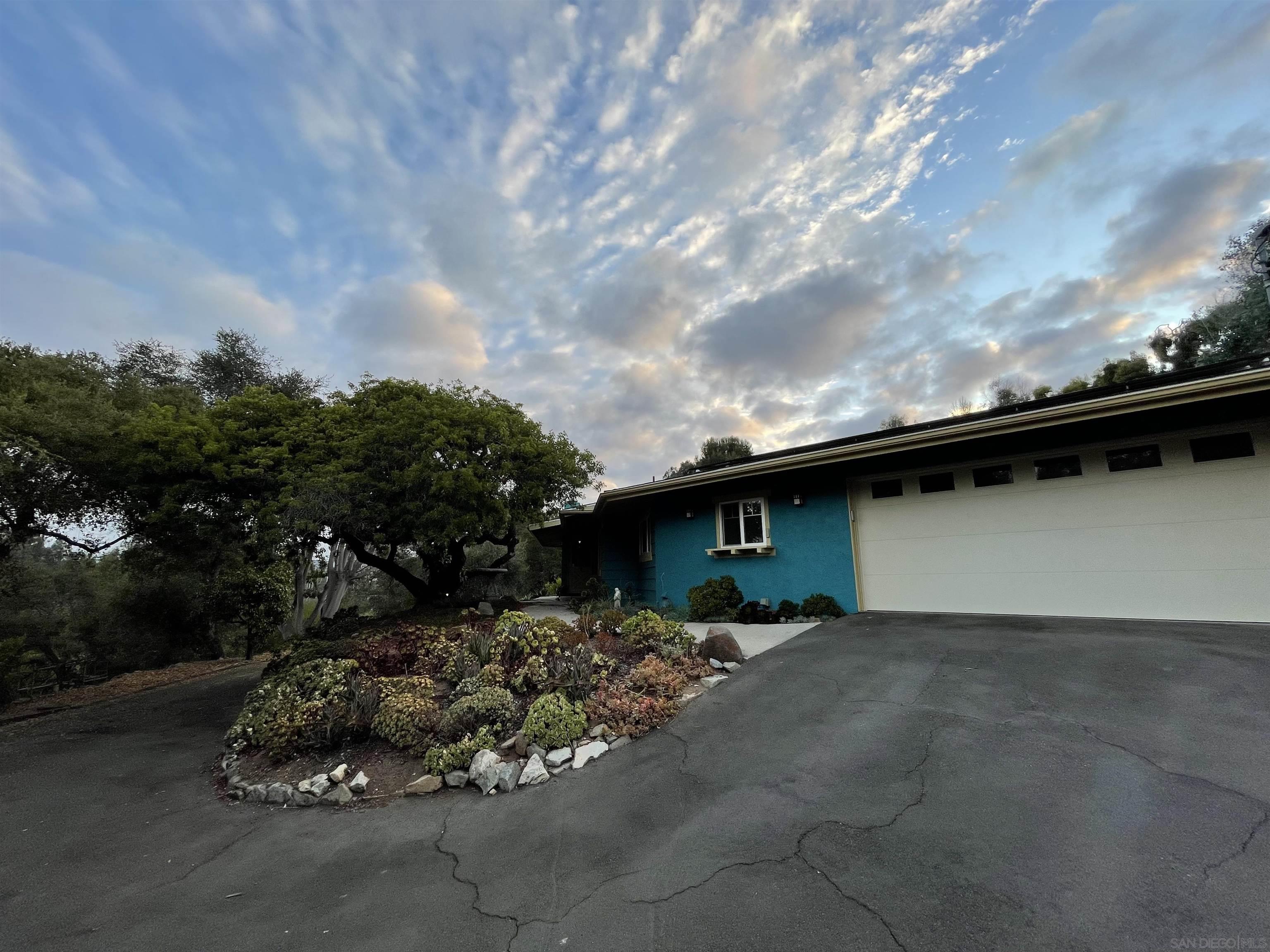 1131  Vale Terrace Dr