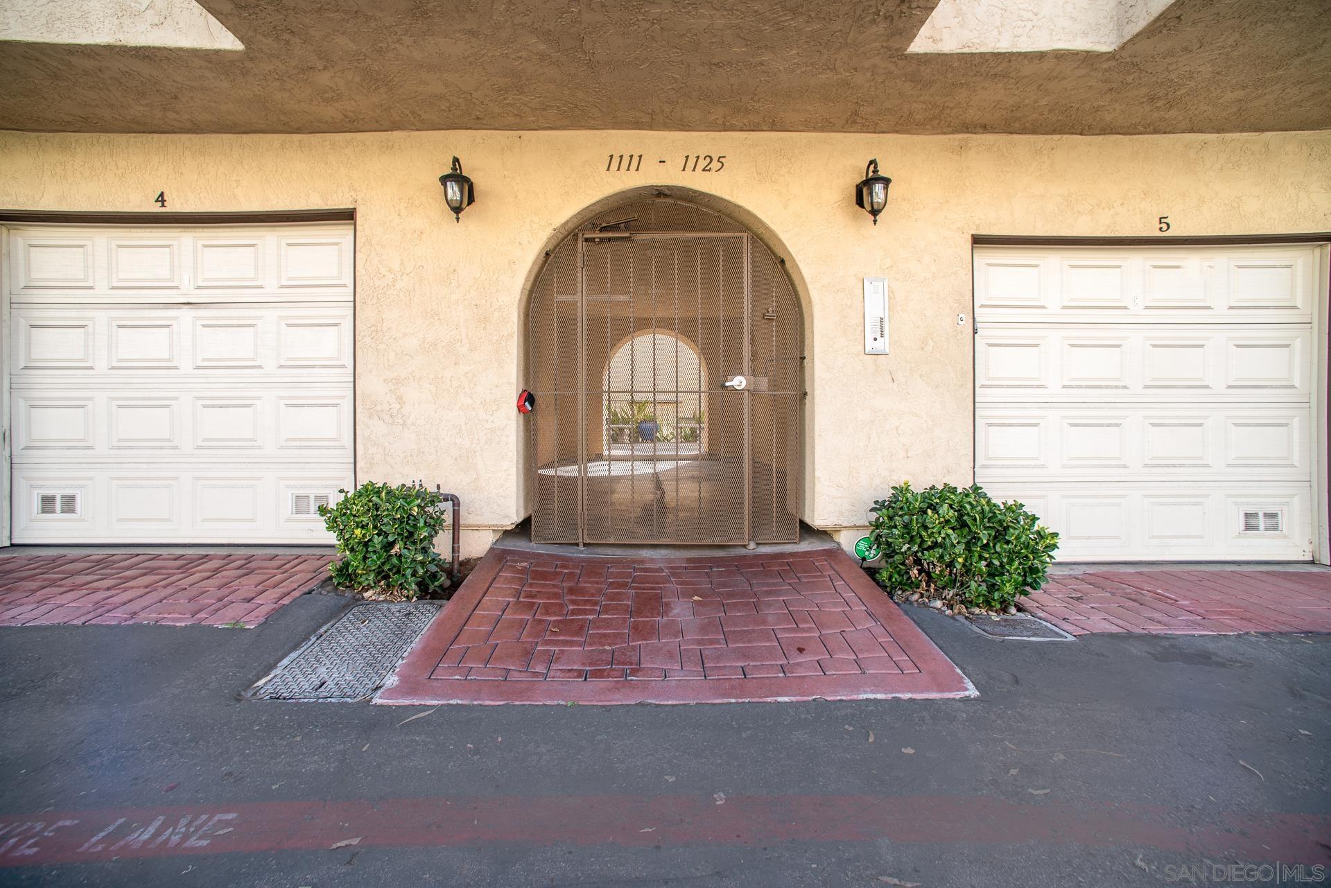 1111 Arbor Ln