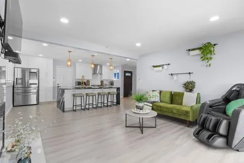 7162 Beagle St, San Diego, CA 92111 - #: PTP2502168