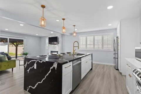 7162 Beagle St, San Diego, CA 92111 - #: PTP2502168