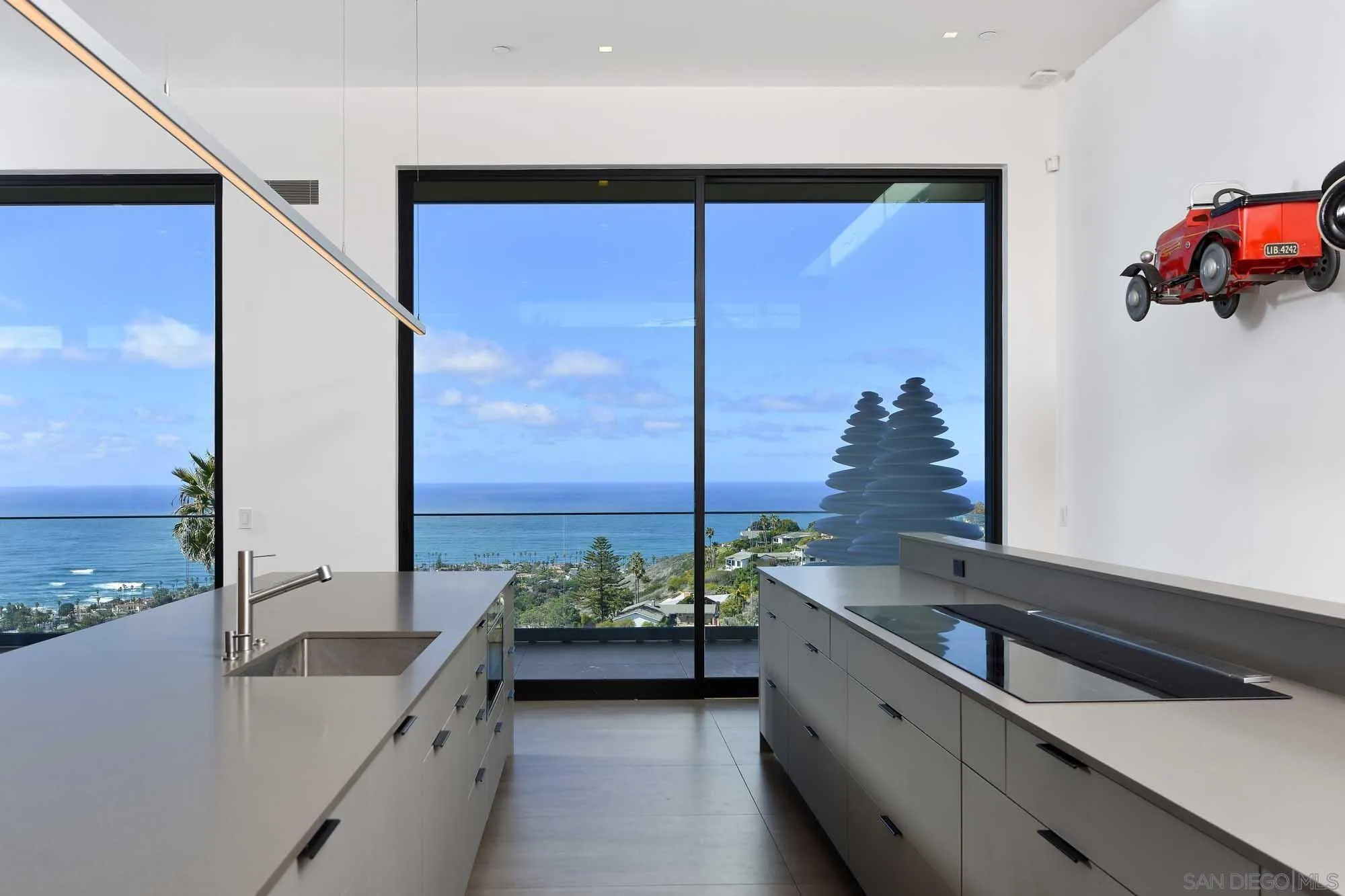 La Jolla, California 92037, United States, 5 Bedrooms Bedrooms, ,5 BathroomsBathrooms,Residential,Active,91653