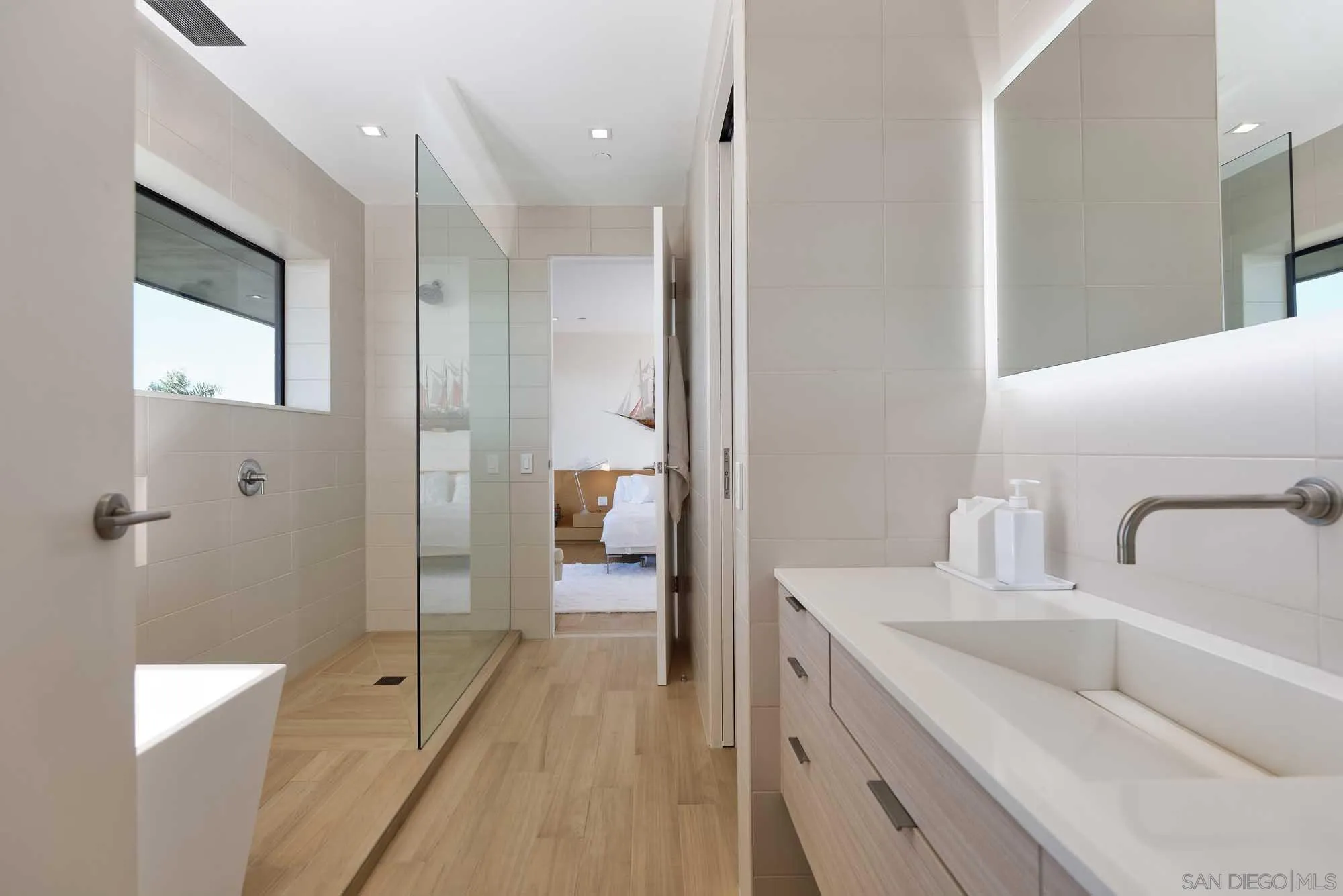 La Jolla, California 92037, United States, 5 Bedrooms Bedrooms, ,5 BathroomsBathrooms,Residential,Active,91653