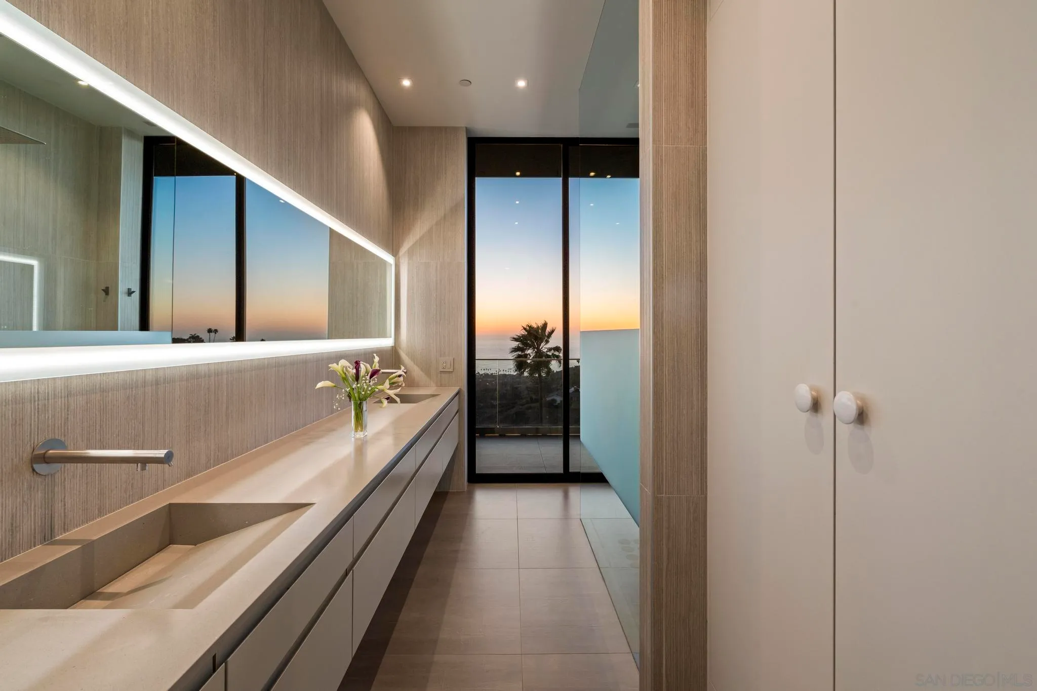 La Jolla, California 92037, United States, 5 Bedrooms Bedrooms, ,5 BathroomsBathrooms,Residential,Active,91653