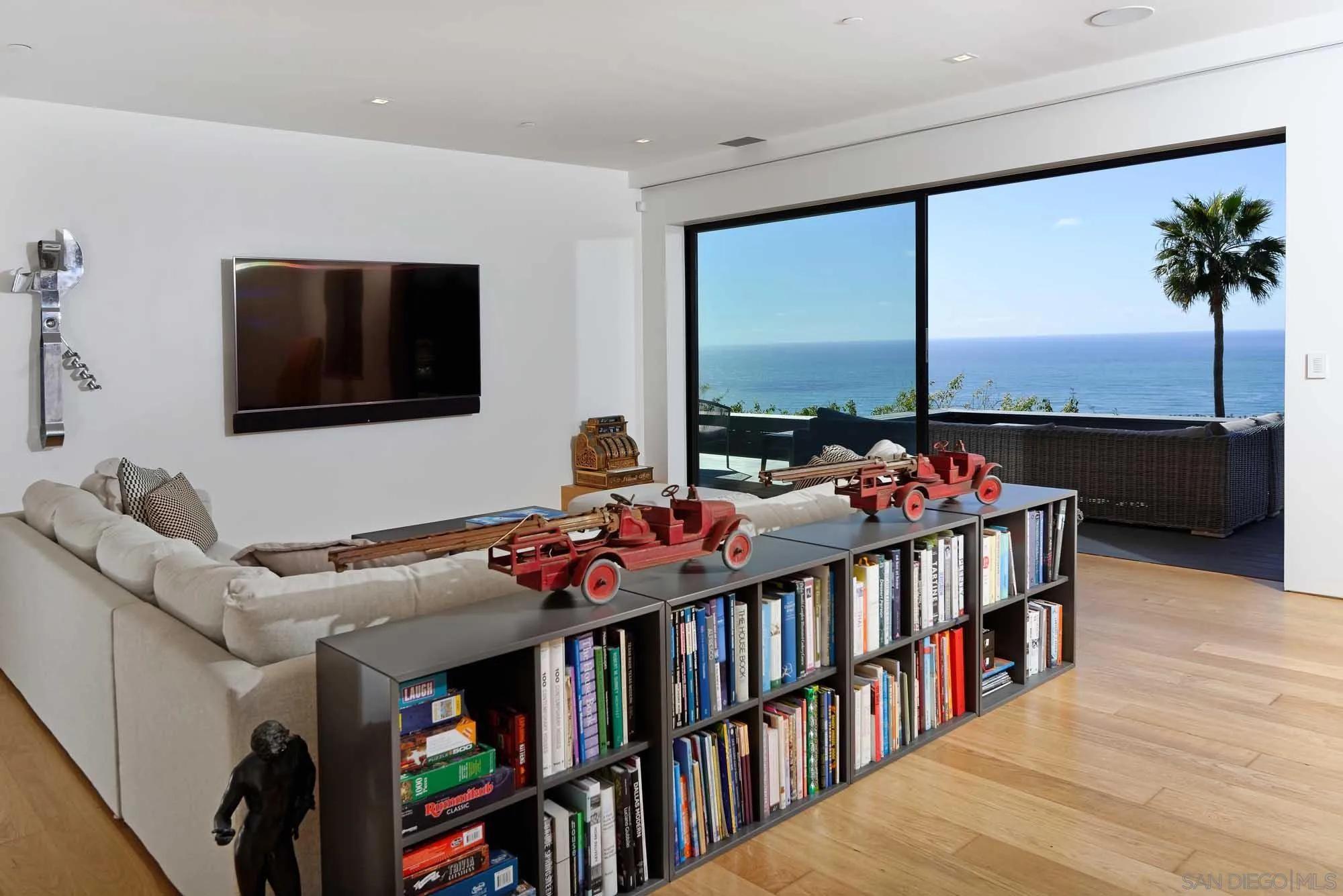 La Jolla, California 92037, United States, 5 Bedrooms Bedrooms, ,5 BathroomsBathrooms,Residential,Active,91653