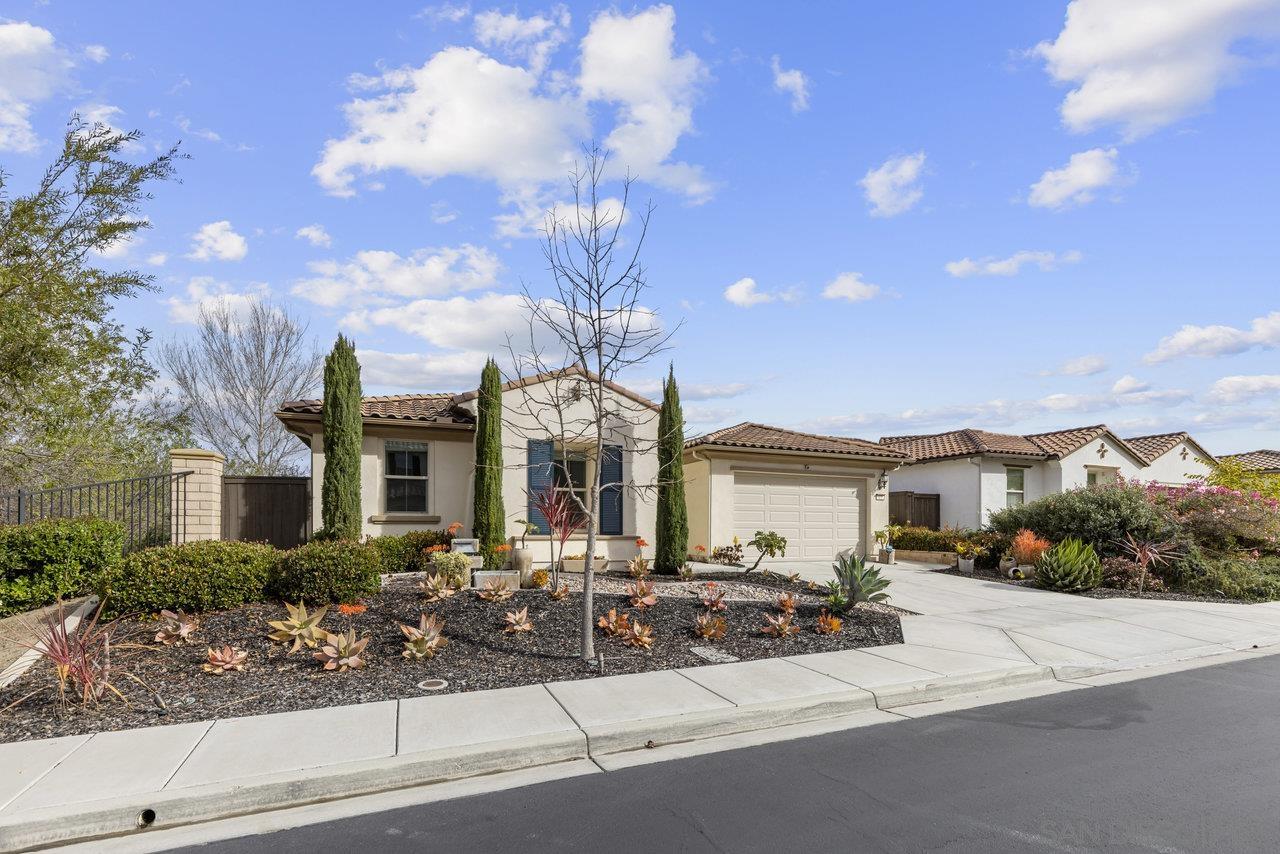 432 Adobe Estates DR