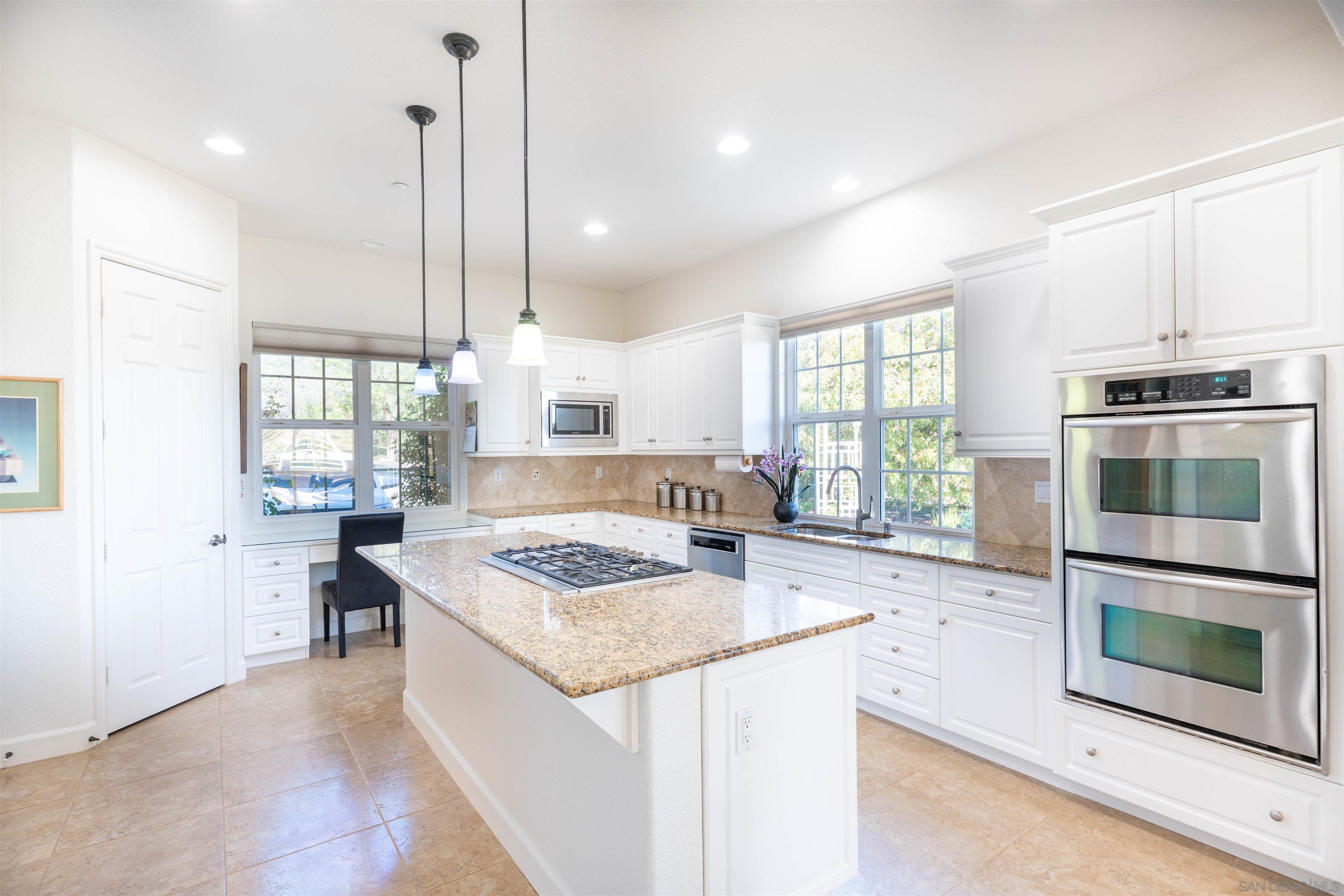 5034 Hill Ranch Dr