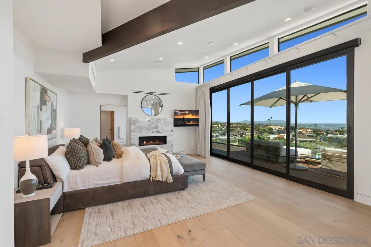 La Jolla, California 92037, United States, 5 Bedrooms Bedrooms, ,8 BathroomsBathrooms,Residential,Pending,170003