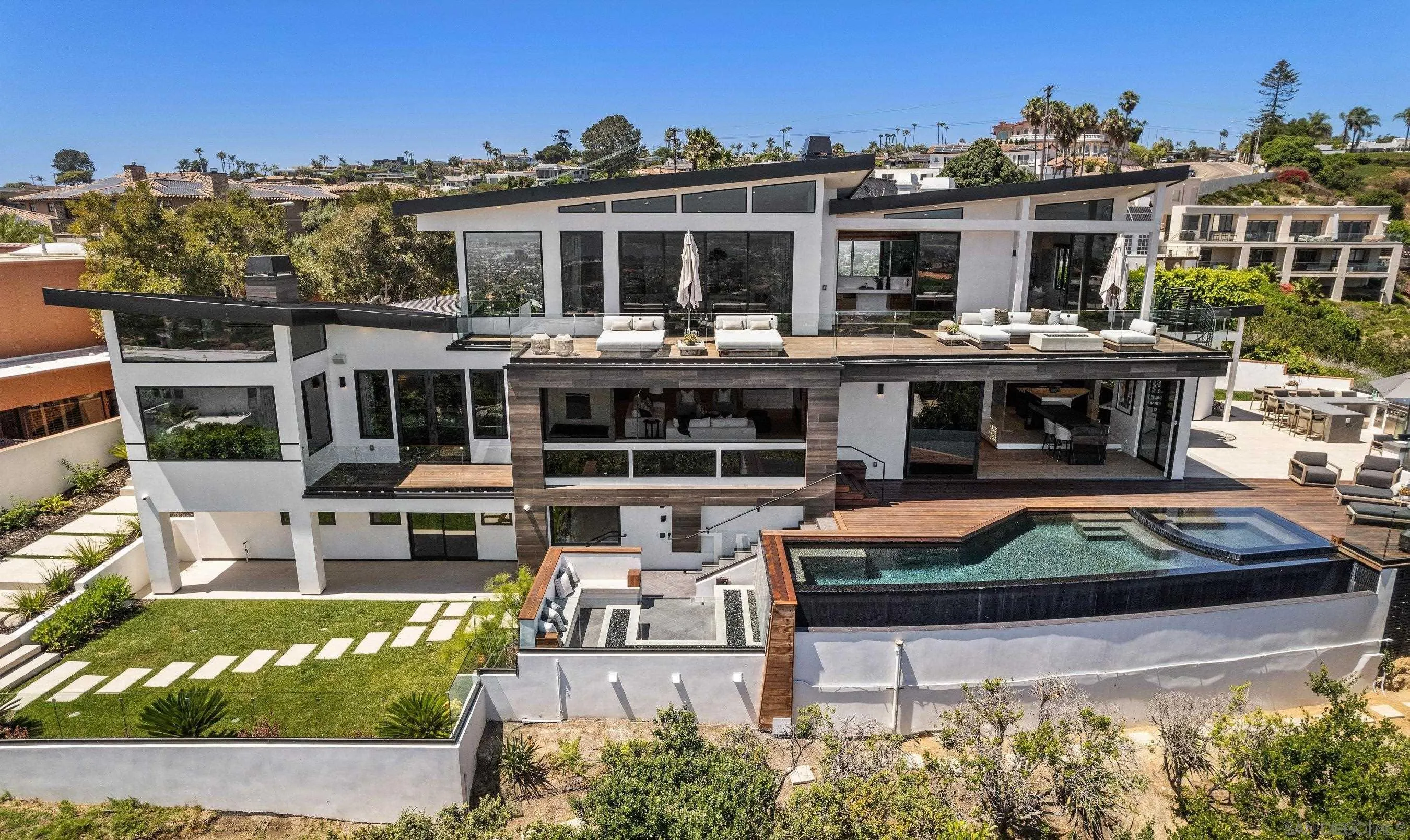 La Jolla, California 92037, United States, 5 Bedrooms Bedrooms, ,8 BathroomsBathrooms,Residential,Pending,170003