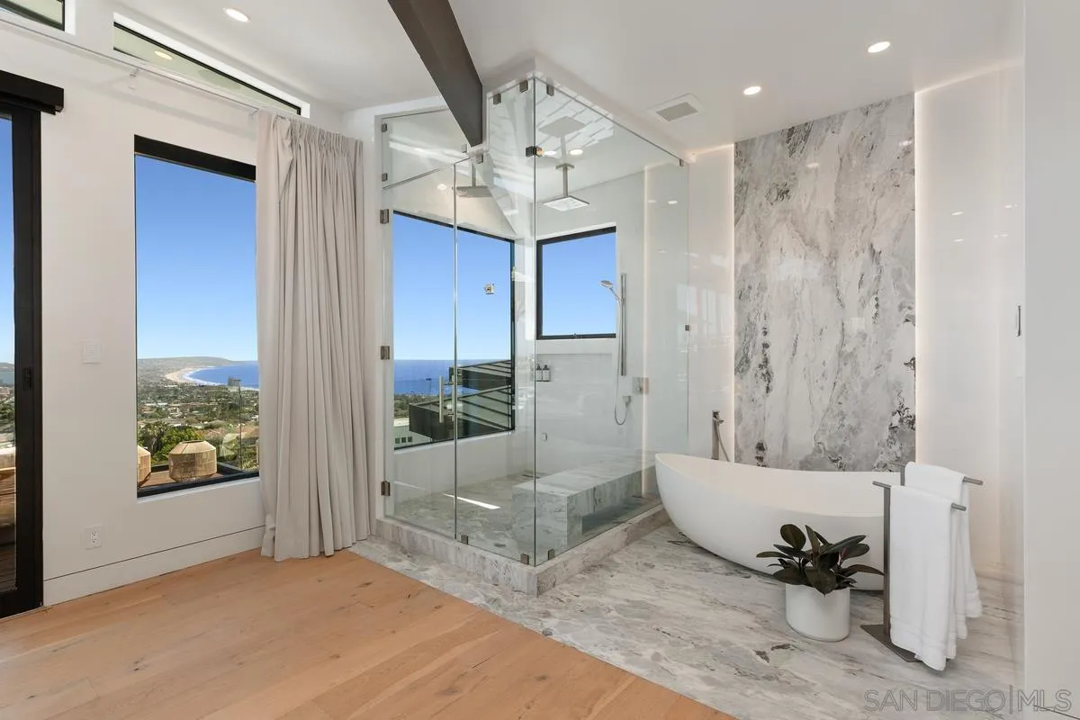 La Jolla, California 92037, United States, 5 Bedrooms Bedrooms, ,8 BathroomsBathrooms,Residential,Pending,170003