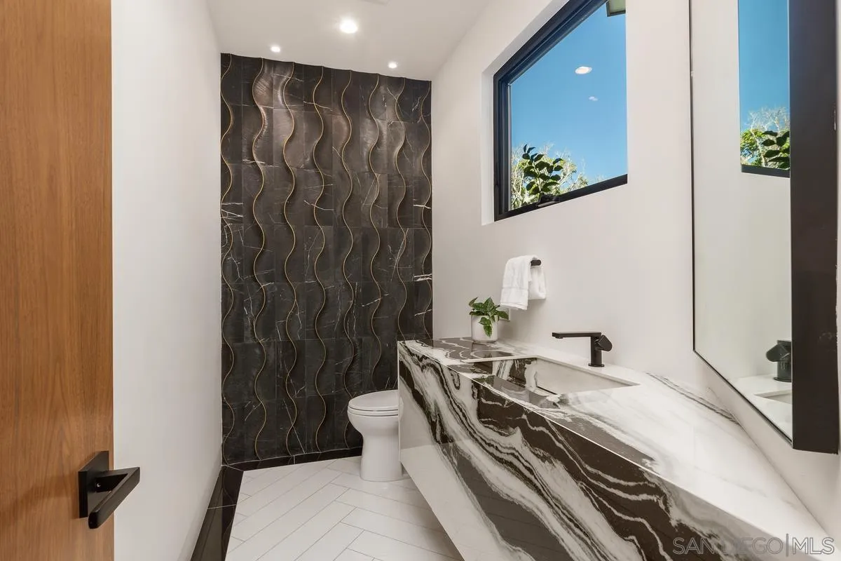 La Jolla, California 92037, United States, 5 Bedrooms Bedrooms, ,8 BathroomsBathrooms,Residential,Pending,170003