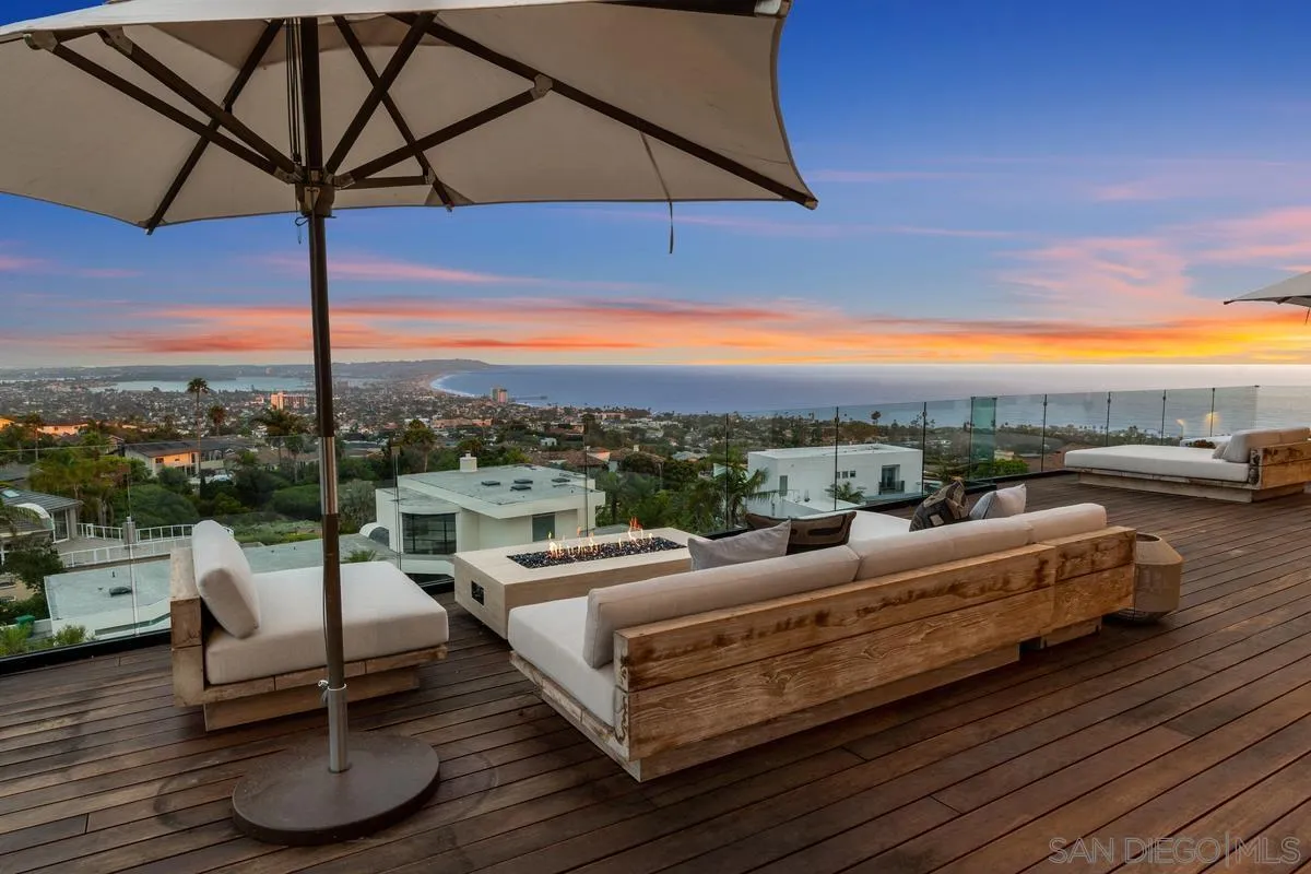 La Jolla, California 92037, United States, 5 Bedrooms Bedrooms, ,8 BathroomsBathrooms,Residential,Pending,170003