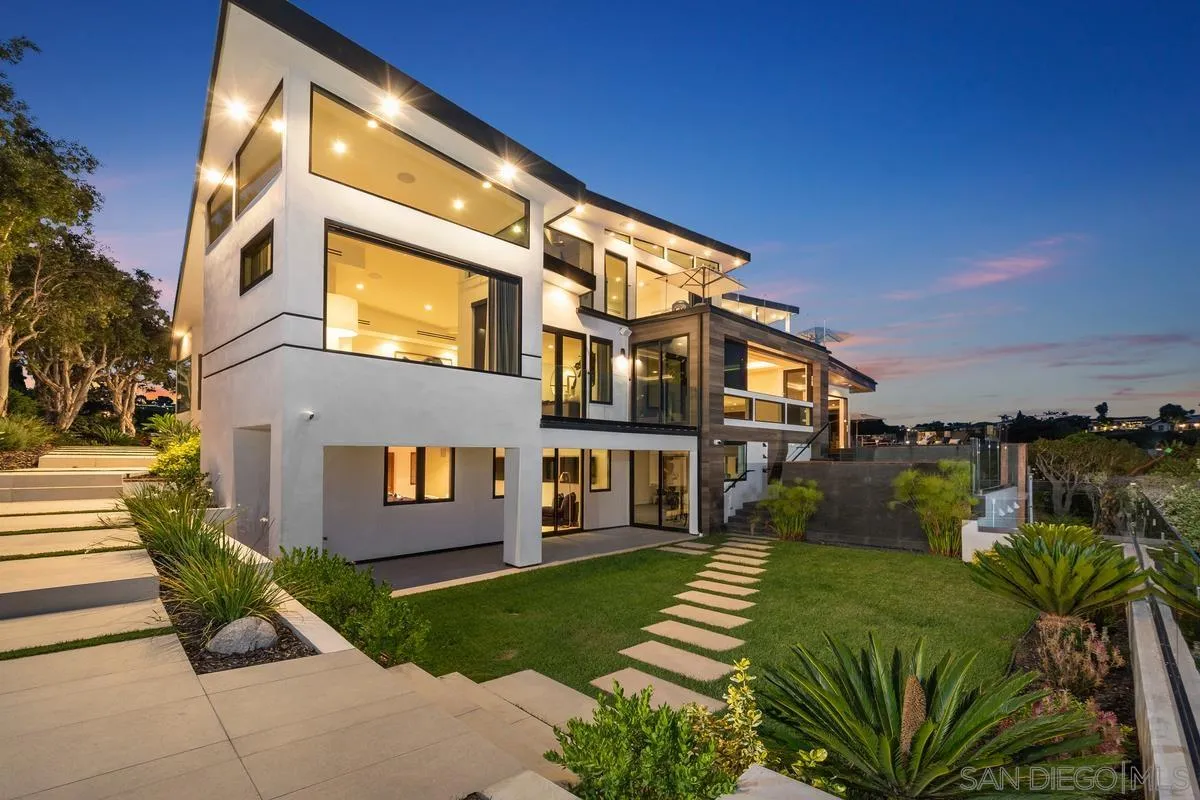 La Jolla, California 92037, United States, 5 Bedrooms Bedrooms, ,8 BathroomsBathrooms,Residential,Pending,170003