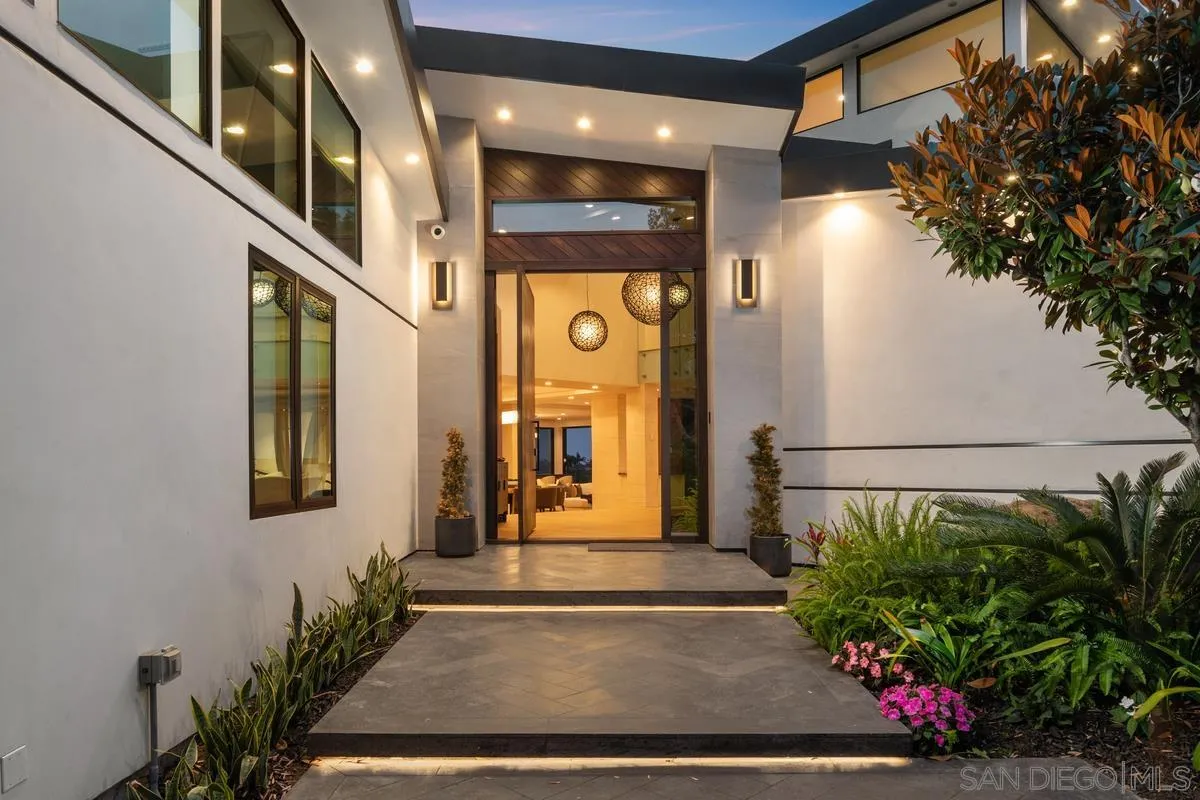 La Jolla, California 92037, United States, 5 Bedrooms Bedrooms, ,8 BathroomsBathrooms,Residential,Pending,170003