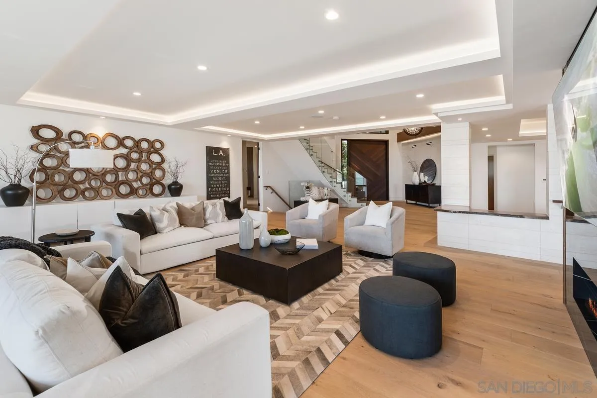 La Jolla, California 92037, United States, 5 Bedrooms Bedrooms, ,8 BathroomsBathrooms,Residential,Pending,170003