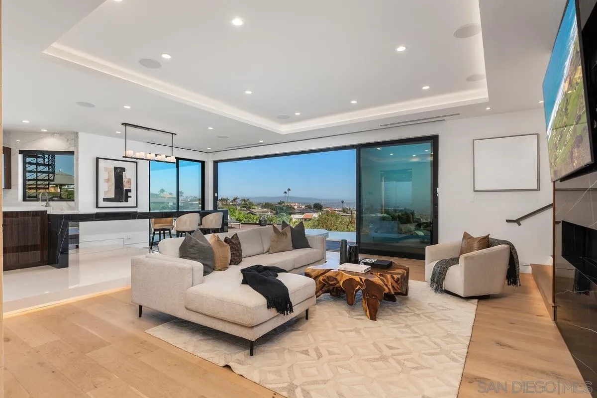 La Jolla, California 92037, United States, 5 Bedrooms Bedrooms, ,8 BathroomsBathrooms,Residential,Pending,170003