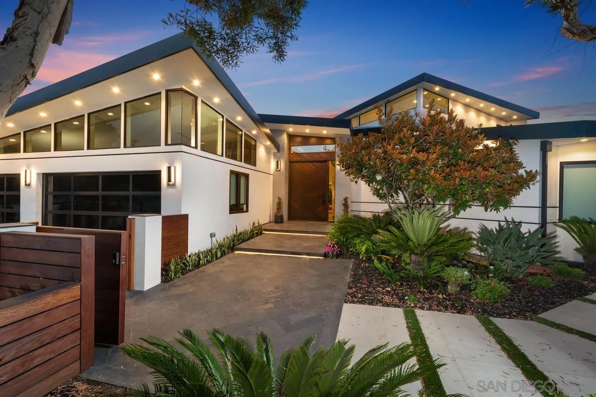 La Jolla, California 92037, United States, 5 Bedrooms Bedrooms, ,8 BathroomsBathrooms,Residential,Pending,170003