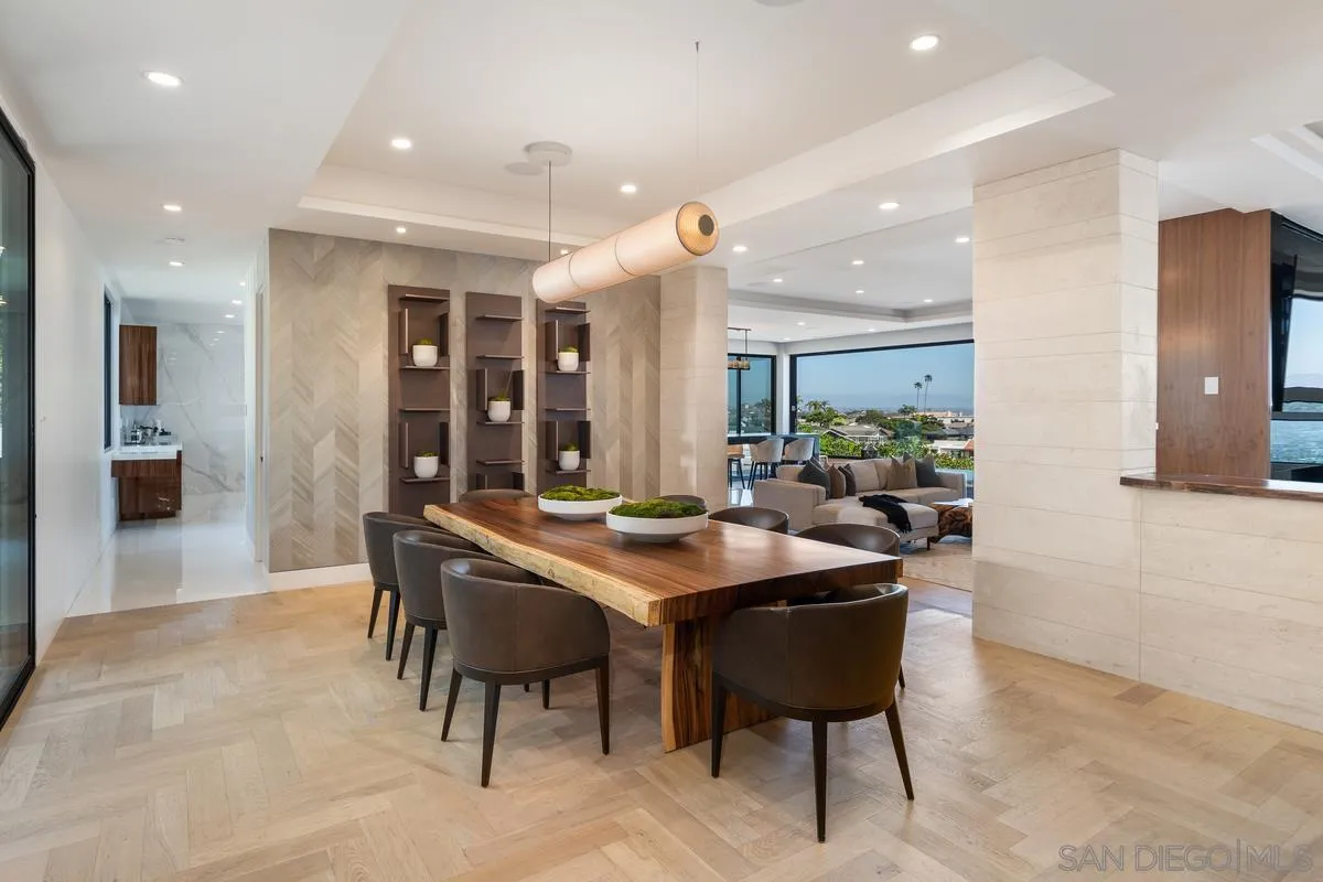 La Jolla, California 92037, United States, 5 Bedrooms Bedrooms, ,8 BathroomsBathrooms,Residential,Pending,170003