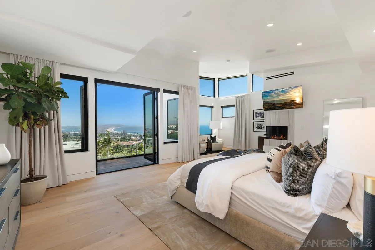 La Jolla, California 92037, United States, 5 Bedrooms Bedrooms, ,8 BathroomsBathrooms,Residential,Pending,170003