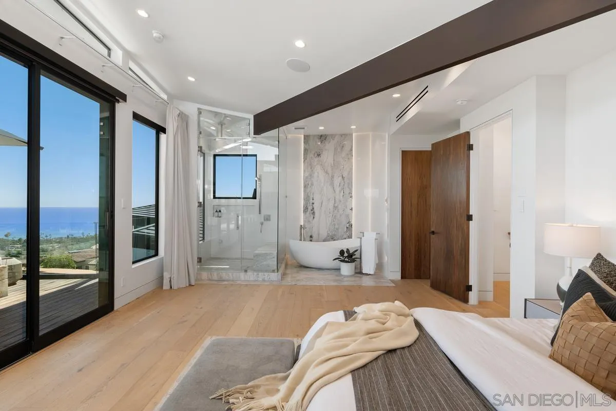 La Jolla, California 92037, United States, 5 Bedrooms Bedrooms, ,8 BathroomsBathrooms,Residential,Pending,170003