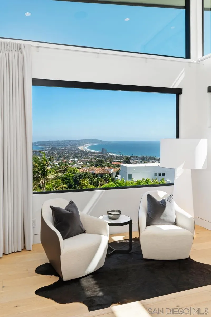 La Jolla, California 92037, United States, 5 Bedrooms Bedrooms, ,8 BathroomsBathrooms,Residential,Pending,170003