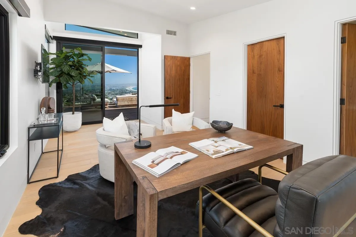 La Jolla, California 92037, United States, 5 Bedrooms Bedrooms, ,8 BathroomsBathrooms,Residential,Pending,170003