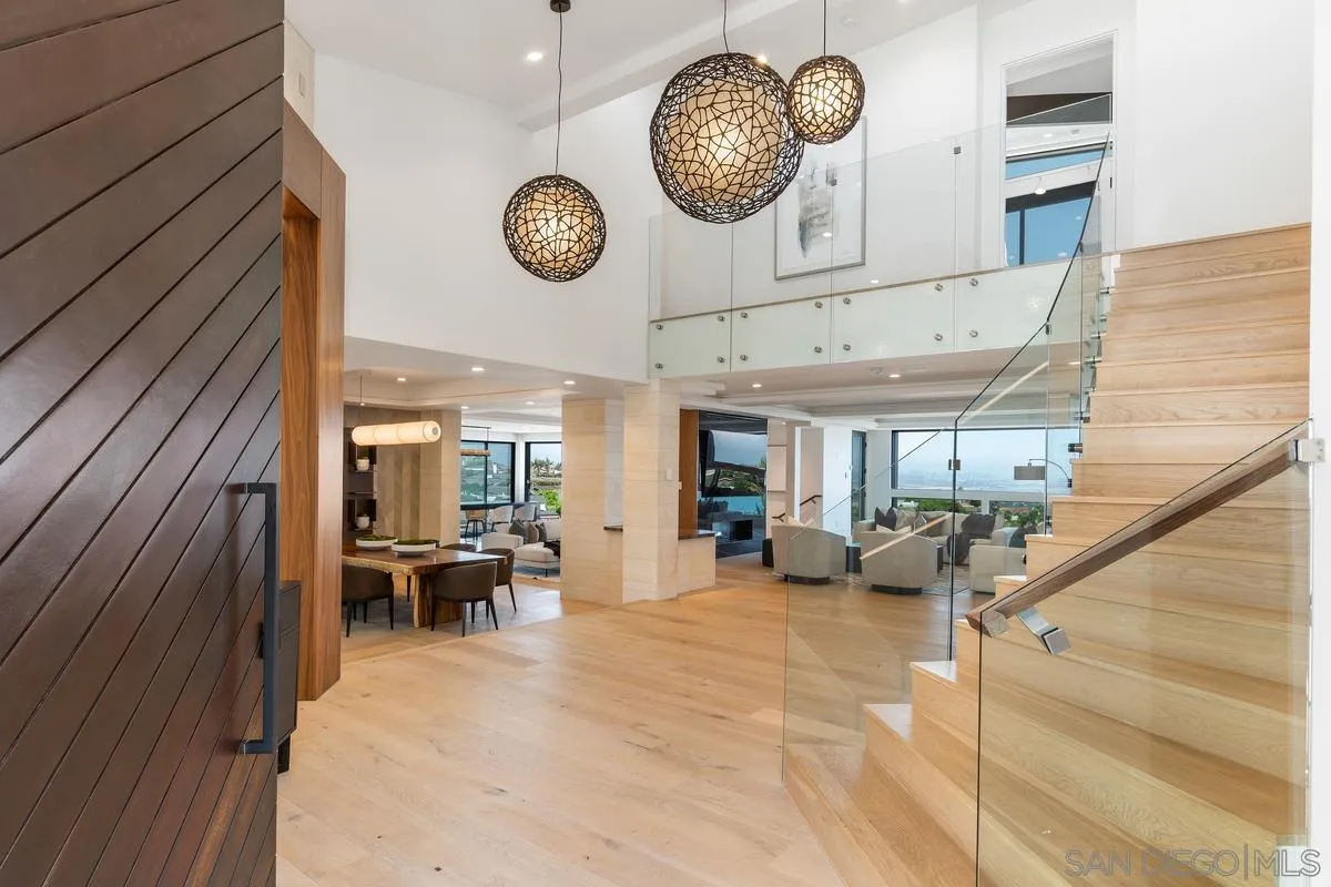 La Jolla, California 92037, United States, 5 Bedrooms Bedrooms, ,8 BathroomsBathrooms,Residential,Pending,170003