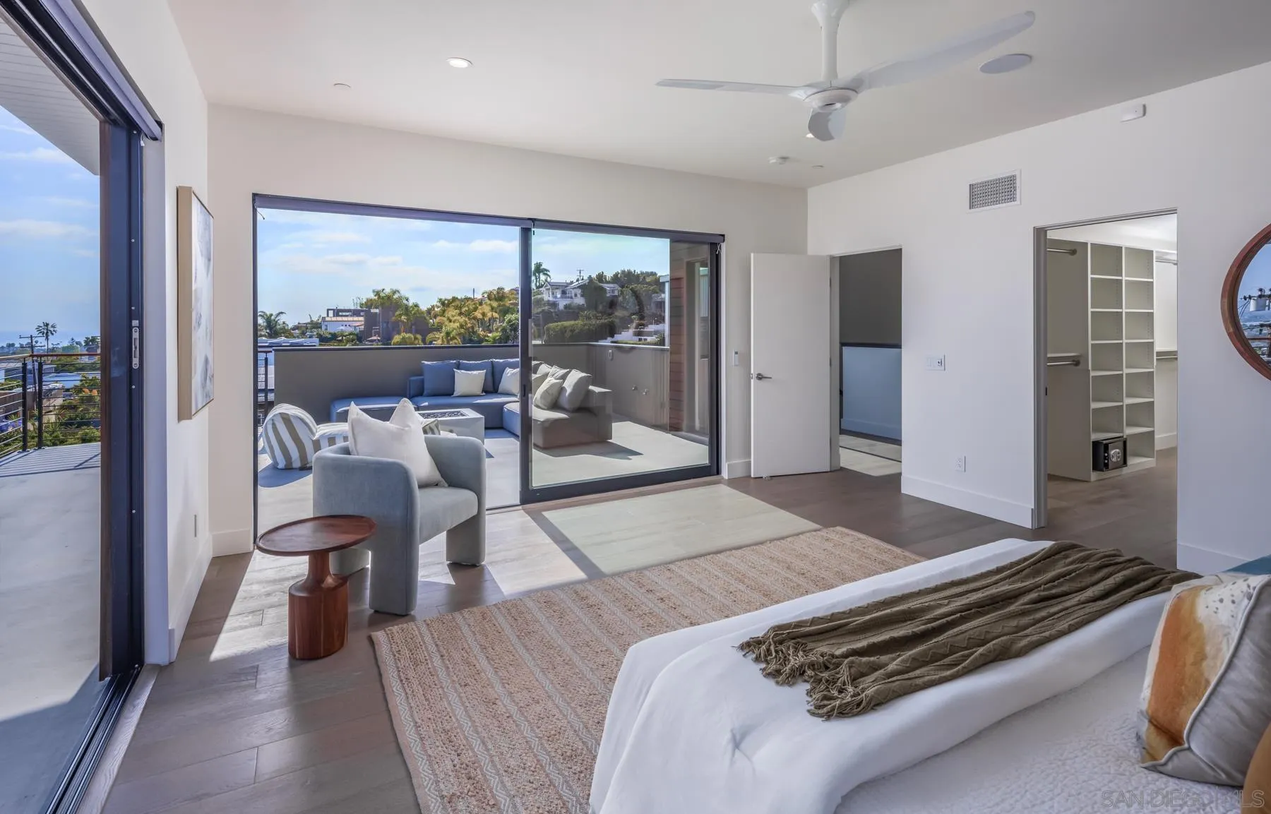 San Diego, California 92109, United States, 5 Bedrooms Bedrooms, ,4 BathroomsBathrooms,Residential,Pending,113234