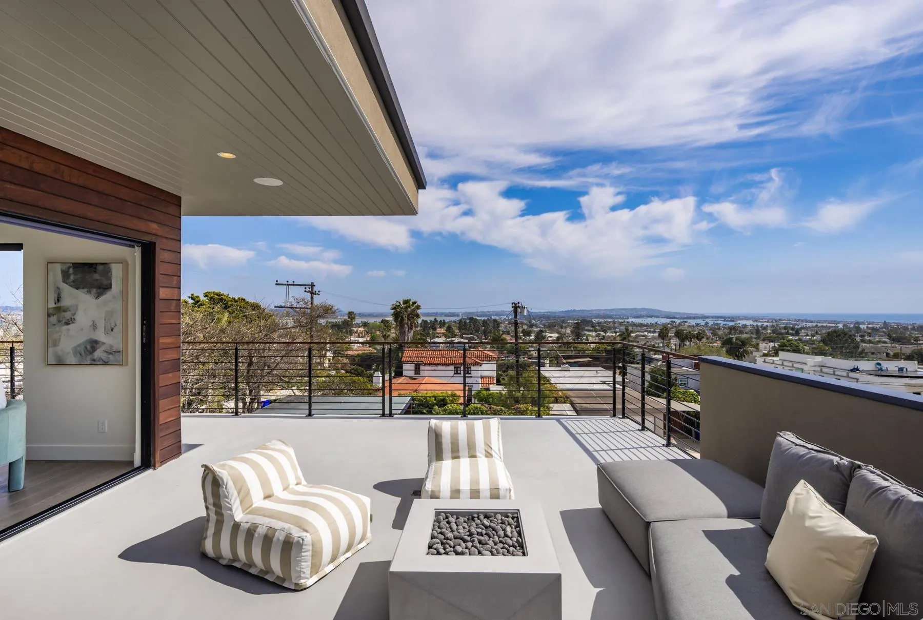 San Diego, California 92109, United States, 5 Bedrooms Bedrooms, ,4 BathroomsBathrooms,Residential,Pending,113234