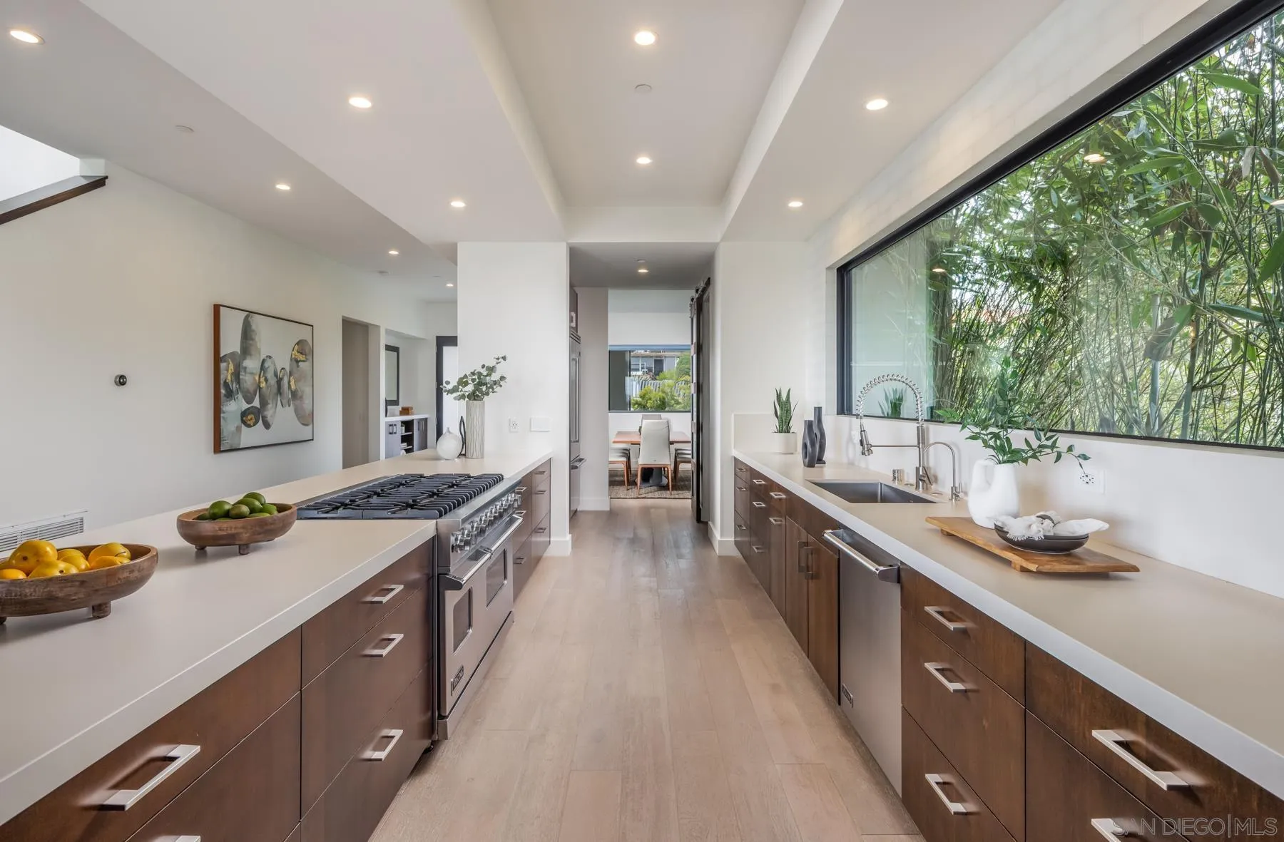 San Diego, California 92109, United States, 5 Bedrooms Bedrooms, ,4 BathroomsBathrooms,Residential,Pending,113234