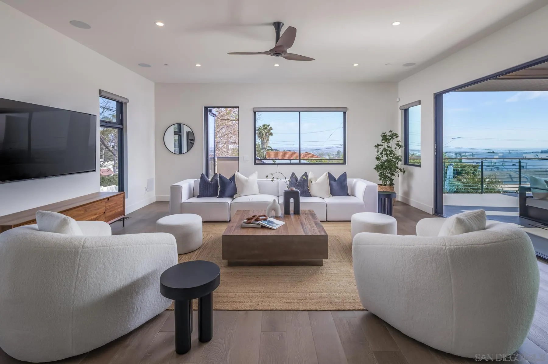 San Diego, California 92109, United States, 5 Bedrooms Bedrooms, ,4 BathroomsBathrooms,Residential,Pending,113234