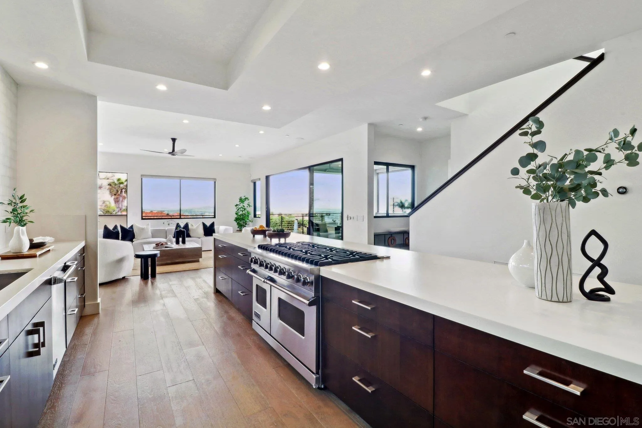 San Diego, California 92109, United States, 5 Bedrooms Bedrooms, ,4 BathroomsBathrooms,Residential,Pending,113234