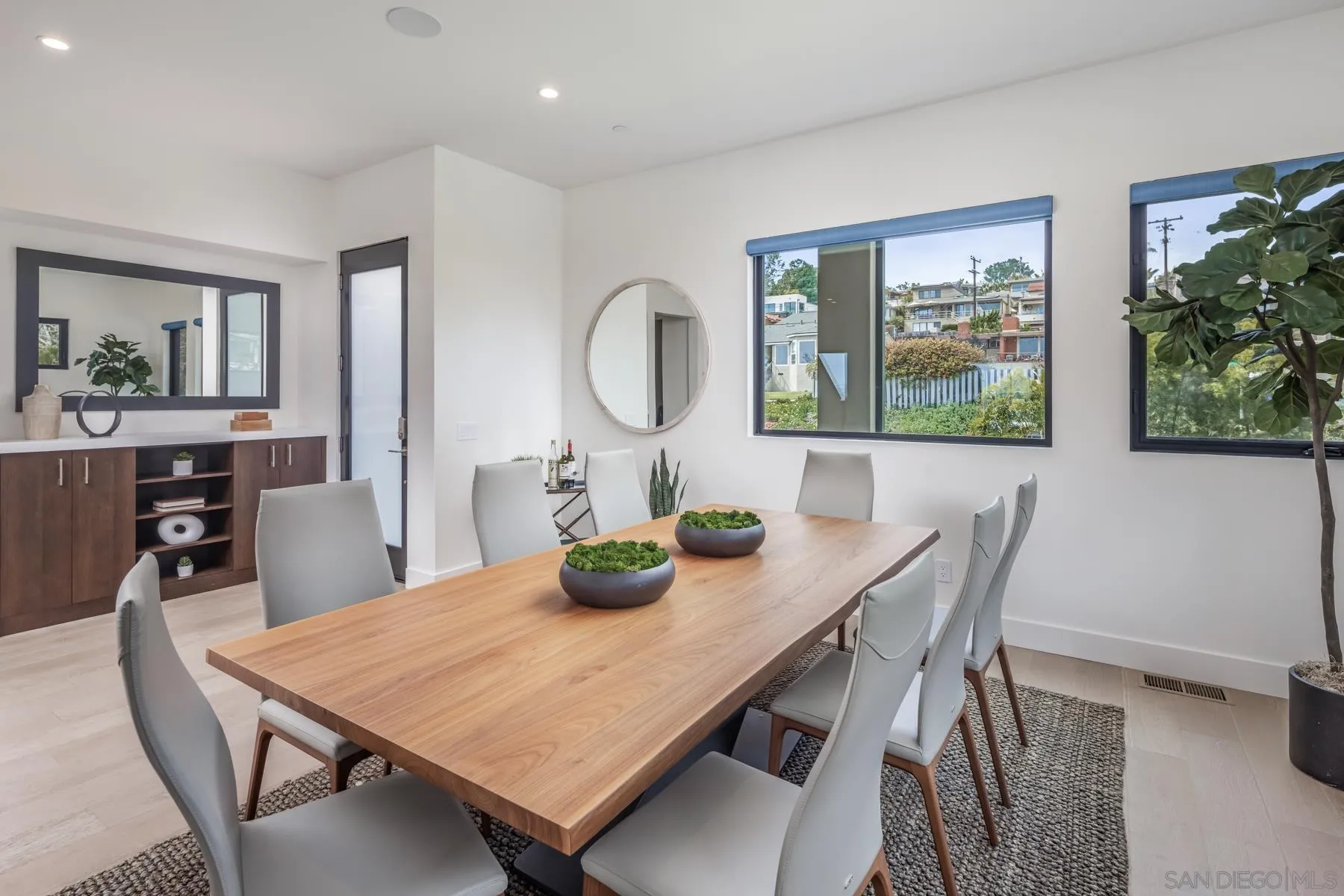 San Diego, California 92109, United States, 5 Bedrooms Bedrooms, ,4 BathroomsBathrooms,Residential,Pending,113234